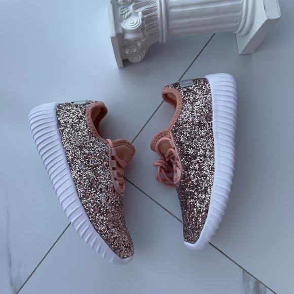 Girls Tennis shoes - Picture 3 of 3